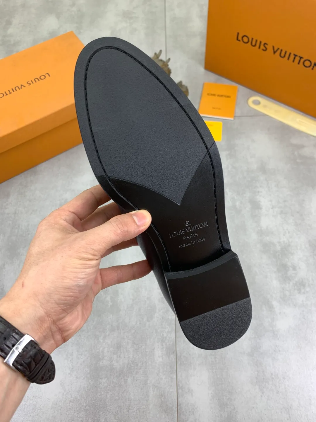 Men's Men's Shoes 💰P420 [New Style] 💰Yangli💎💎💎[Louis Vuitton] LV high-end men's formal business leather shoes, original order 1:1! Original imported calfskin, original metal buckle, imported sheepskin lining for feet, original outsole, men's shoe size: 39-45 (38.46 customized) black optional